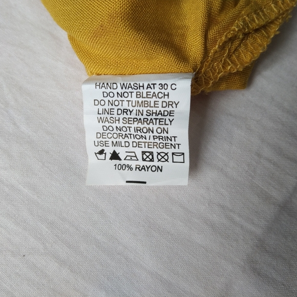 VISHUDH Yellow Bandhani printed Kurtha for Woman with keyhole neck - Picture 7 of 8